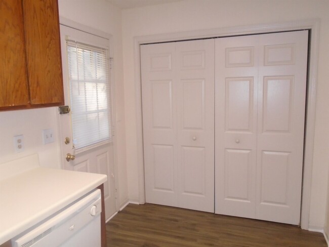Building Photo - 1256 Sweet Pine Dr