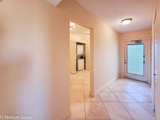 Building Photo - 6650 S Oriole Blvd