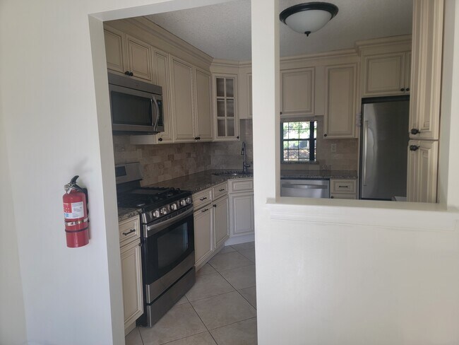 Building Photo - 42 Fox Hill Ln