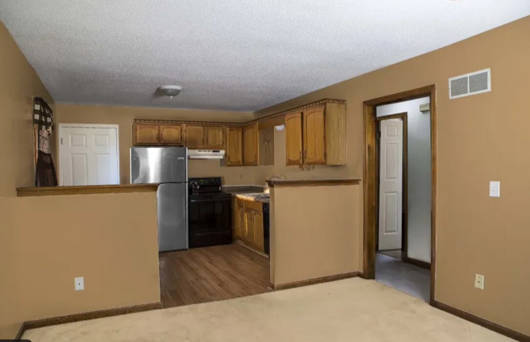 5516 NW Cimarron Dr Unit Upper, Parkville, MO 64152 Apartments in