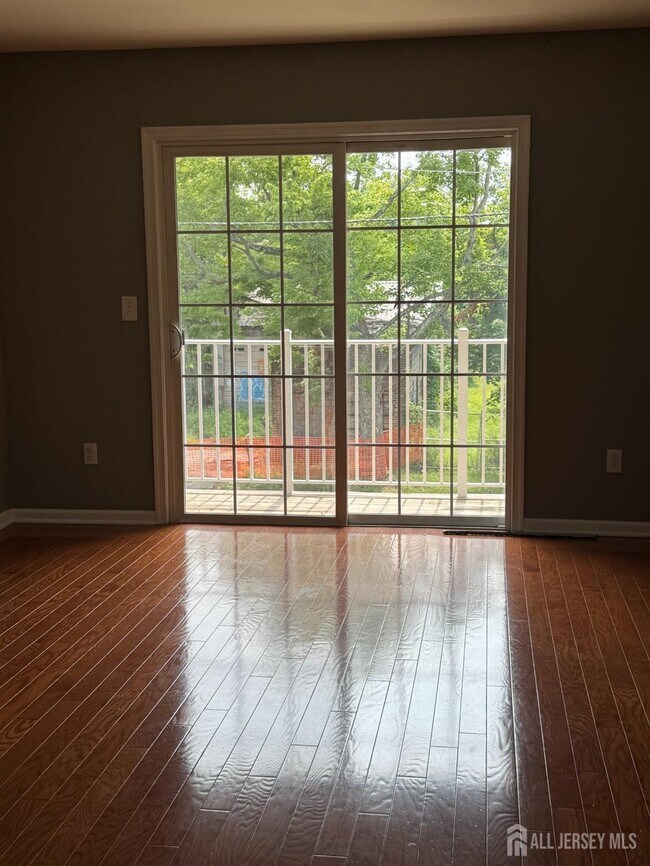 Building Photo - 1325 Fernwood Ct