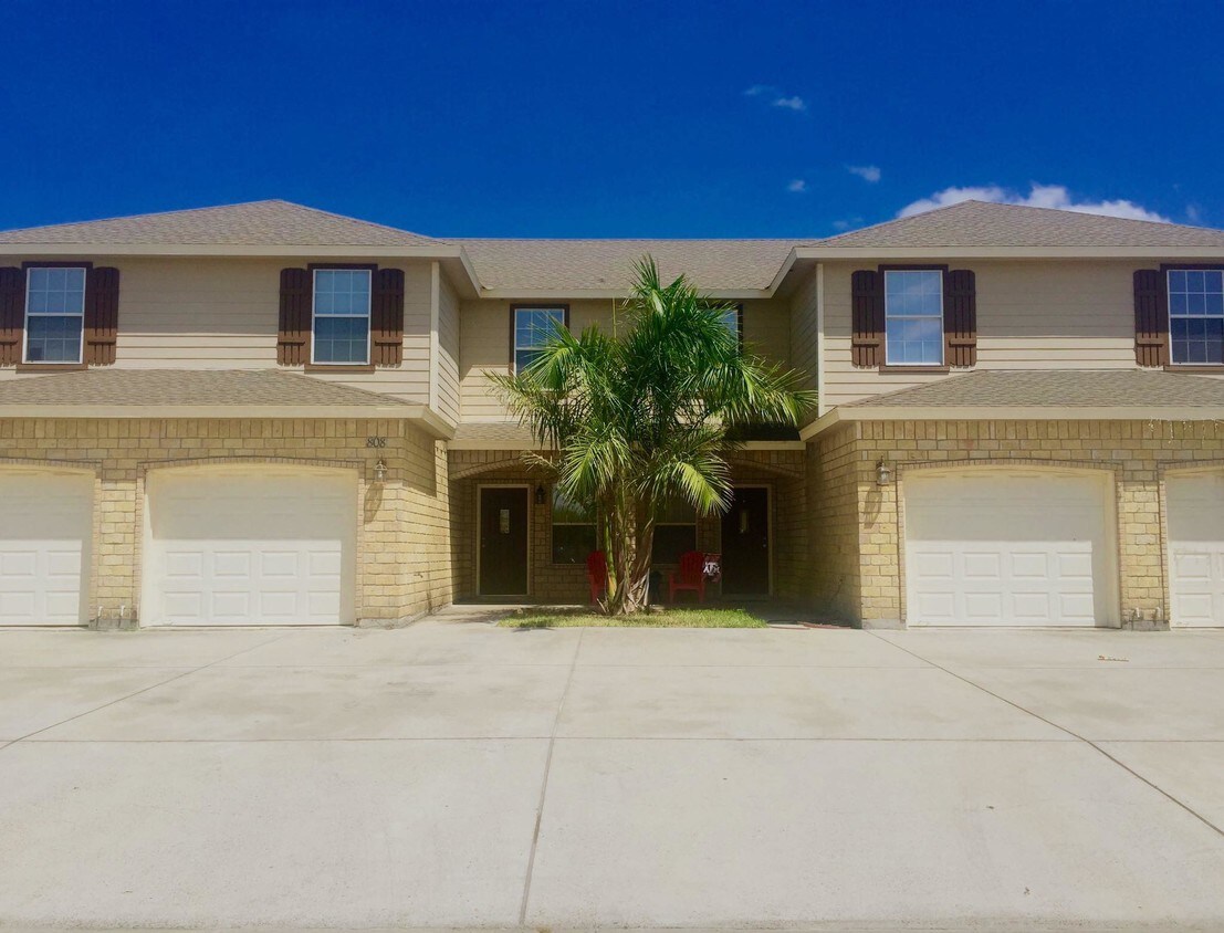 808 W Arroyo Park Ln, Harlingen, TX 78550 Townhome Rentals in