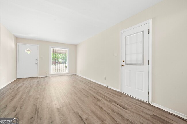 Building Photo - 3698 Fairlane Dr NW