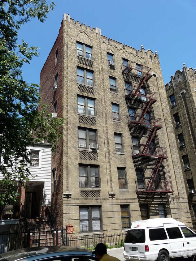 Building Photo - 2855 Claflin Ave