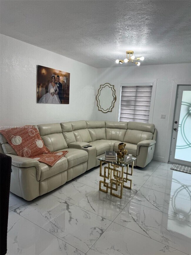 Foto del edificio - 3480 E 9th Ct