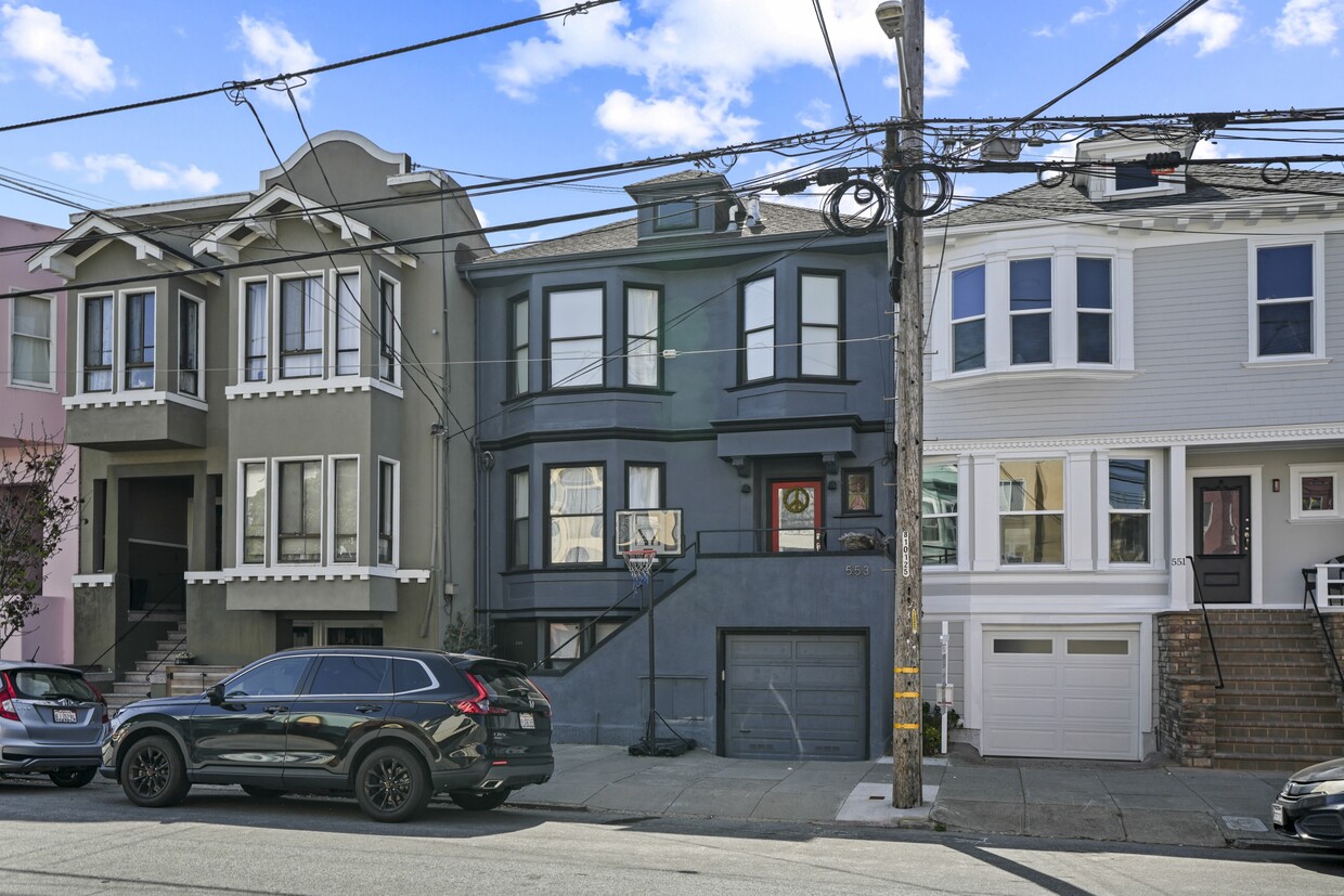 Primary Photo - 555 5th Ave