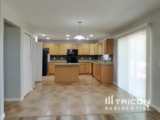 Foto del edificio - 15811 Surfbird Ct