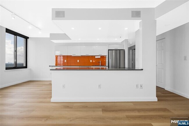 Building Photo - 100 Old Palisade Rd