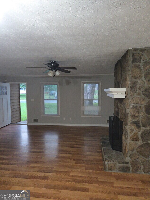 Foto del edificio - 1678 Ridgeview Dr NW