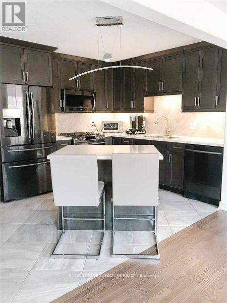 Building Photo - 124 Parkinson Crescent