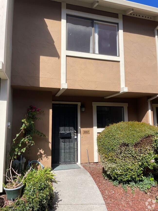Building Photo - 2557 Vallejo St