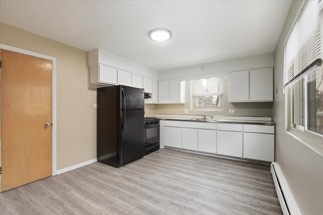 Building Photo - 337 Custer Ave