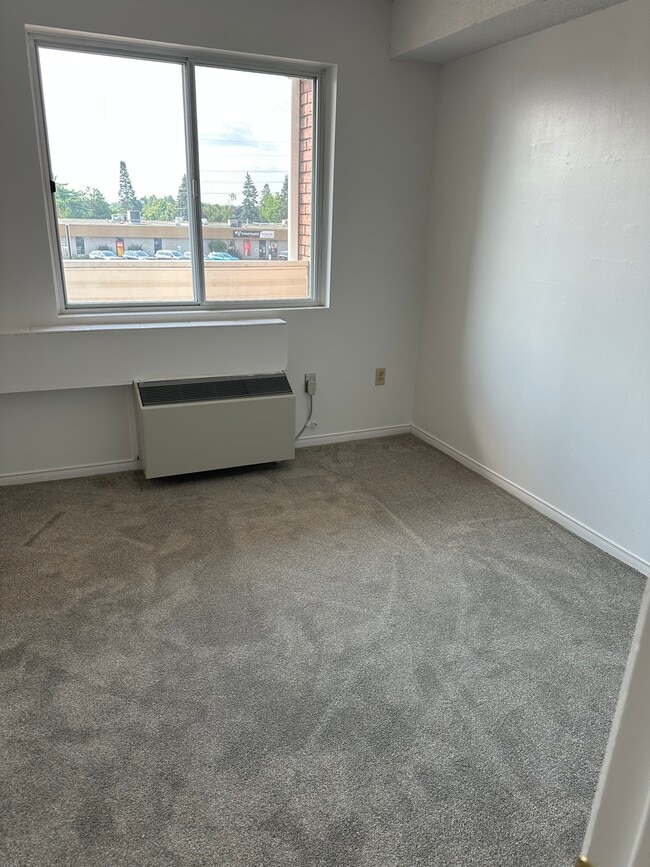 Building Photo - 130 Bell Farm Rd