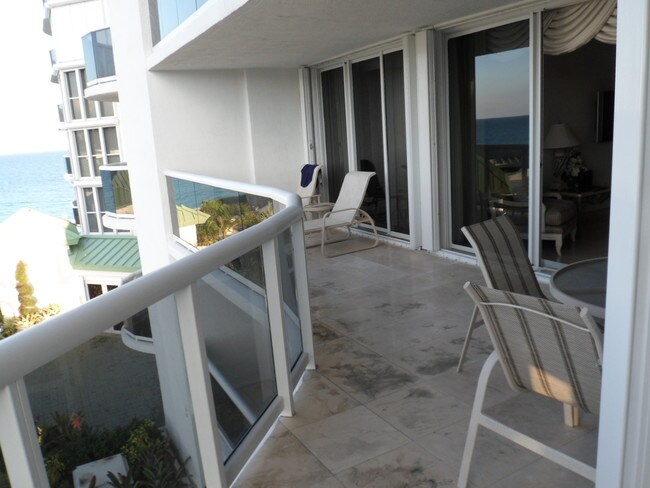 Building Photo - 16711 Collins Ave