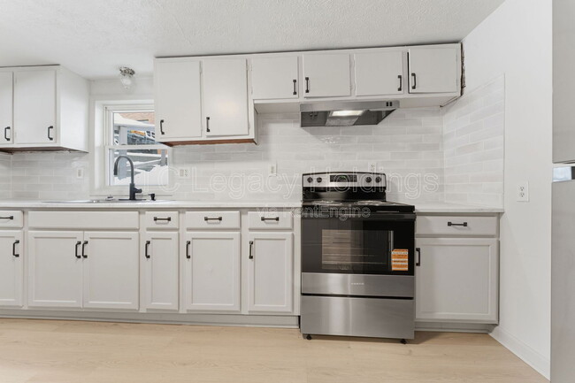 Building Photo - 16 Flint St