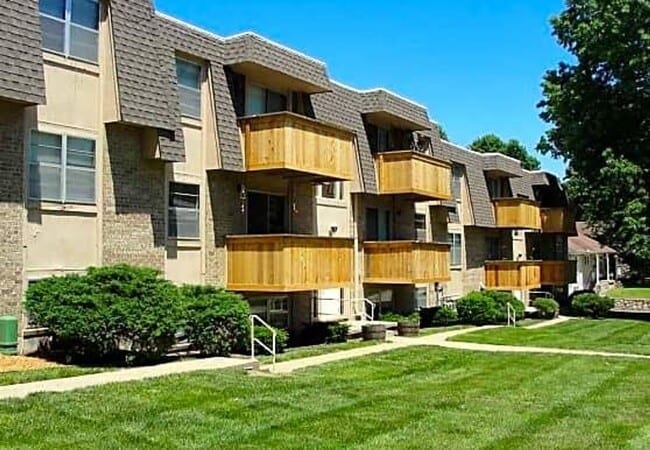 Building Photo - Crysler Plaza East