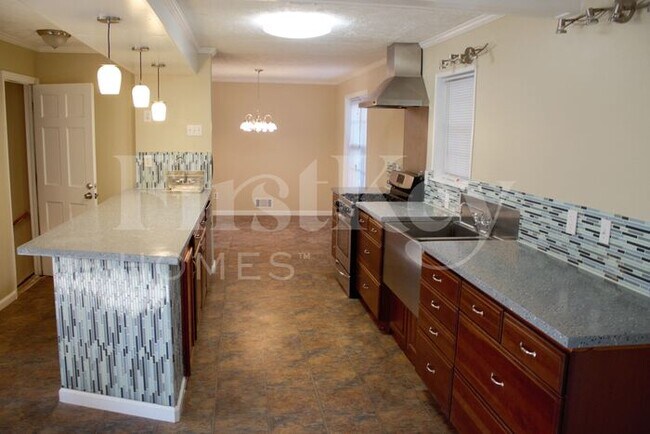 Foto del edificio - 2625 Loring Rd