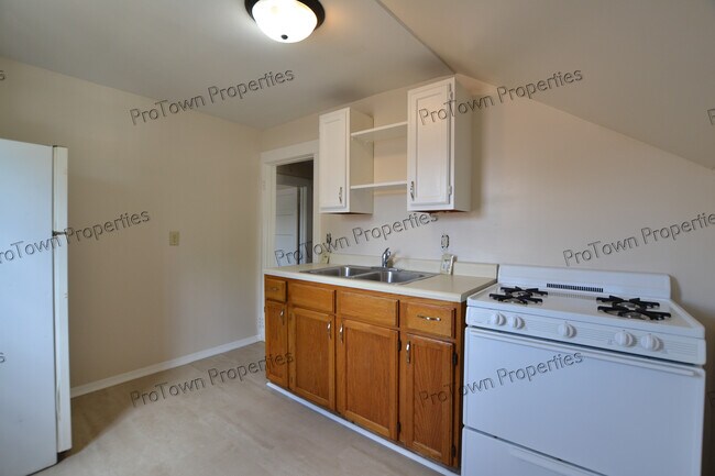 Foto del edificio - 1067 N May St