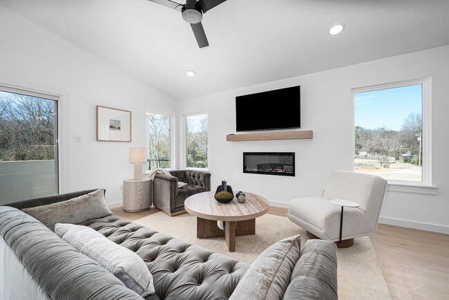 Building Photo - High Pointe at Kelley Ridge