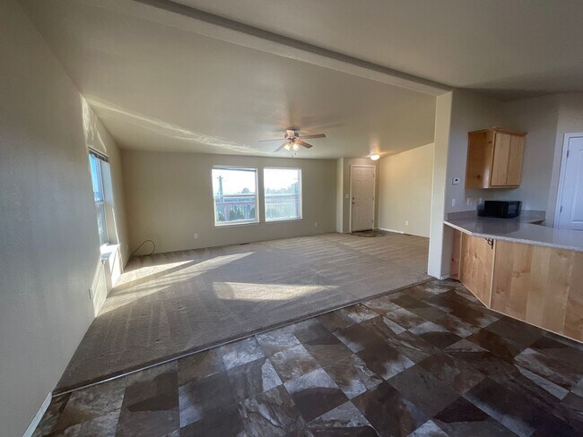 Foto del edificio - 3 Bed, 2 Bath Manufactured Home with a View