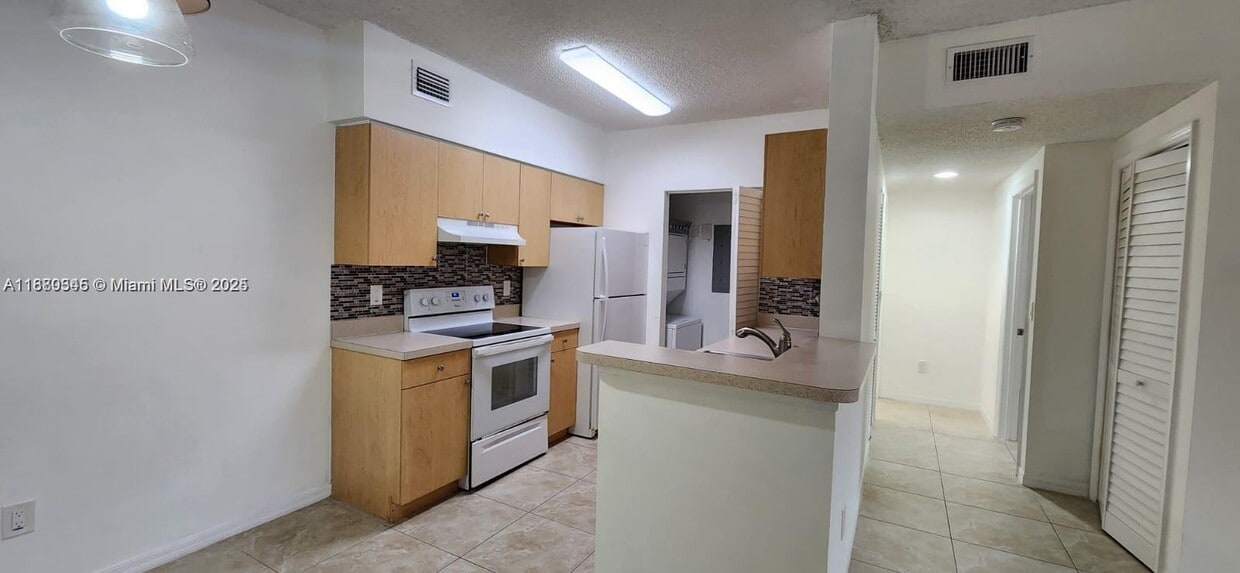Foto principal - 10342 Fox Trail Rd S