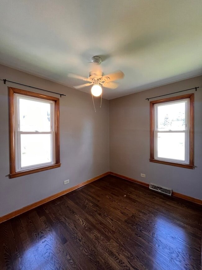 Building Photo - 2714 W 97th St