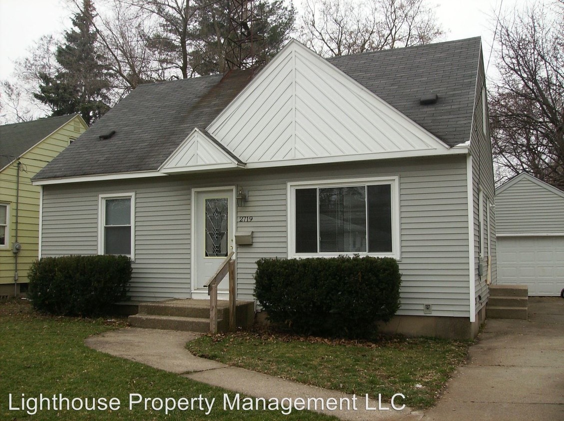 Primary Photo - 2719 Madison Ave SE