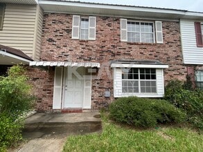 Building Photo - 211 Bell Downs Dr