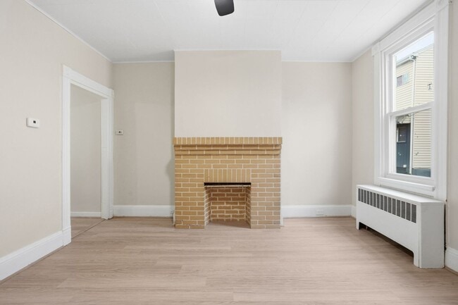 Building Photo - **Private Bloomfield 2BR Retreat – Walk to Liberty Ave, Steps from It All (15224)**