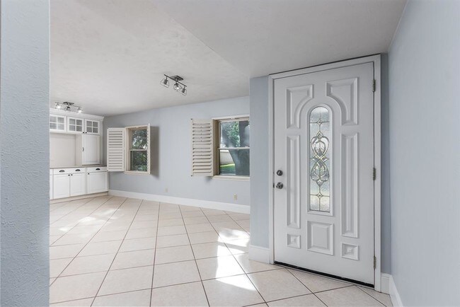 Building Photo - 1113 Villa Downs Dr