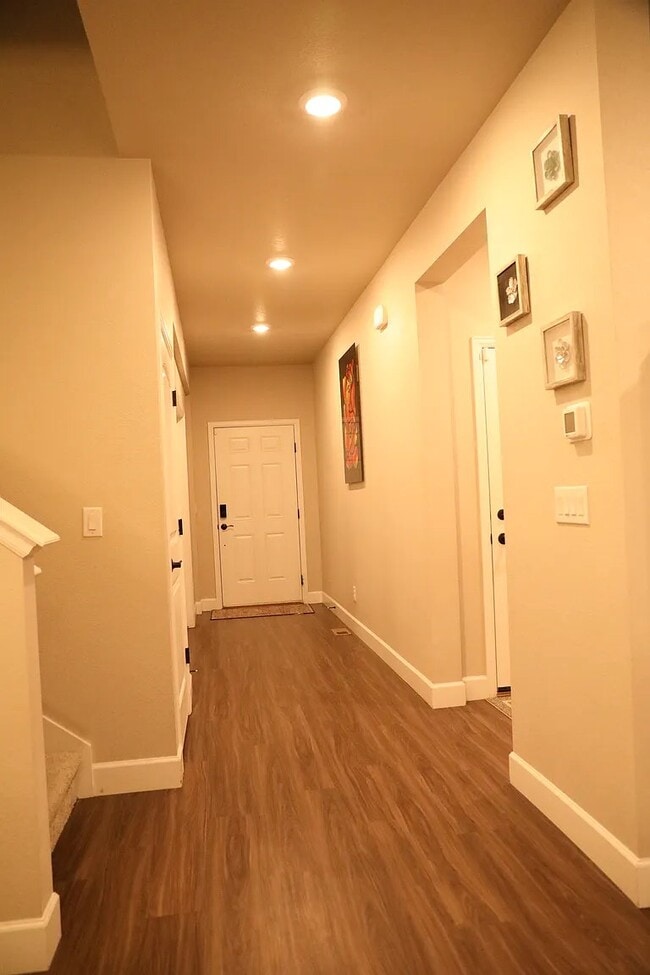 Building Photo - 18281 Grosbeak Pl