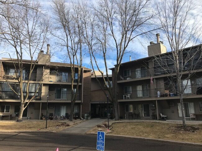 Foto del edificio - 3850 Plymouth Boulevard