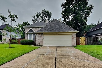 Building Photo - 8718 Pines Pl Dr