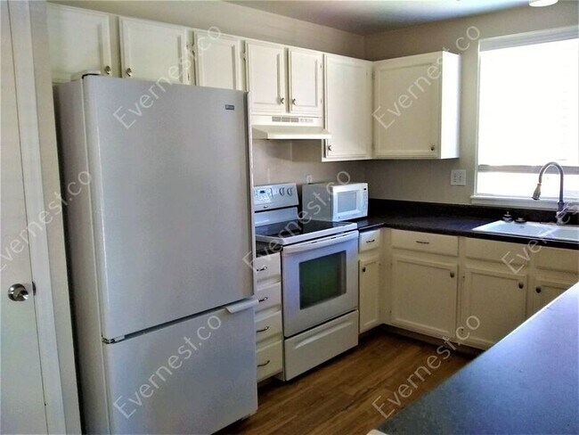 Building Photo - 3803 Dall Pl