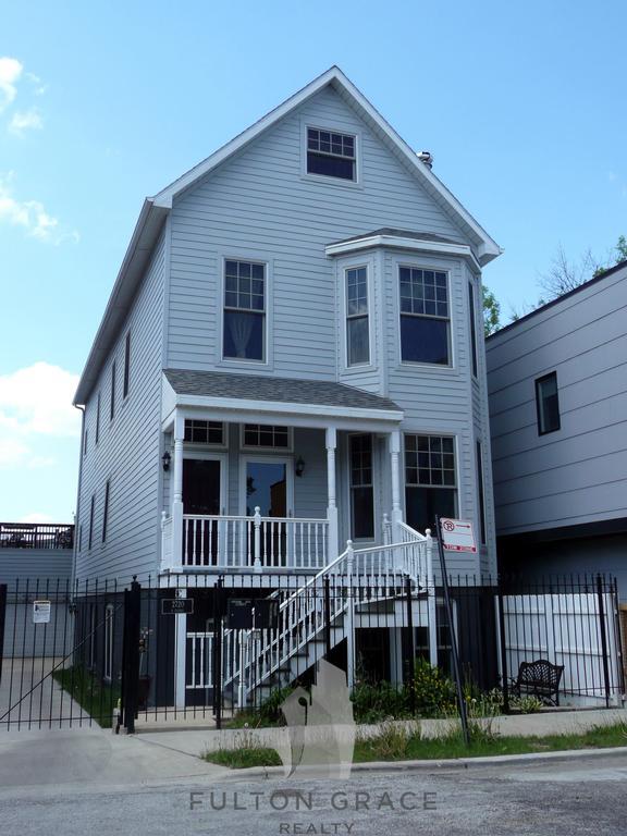 Building Photo - 2720 W Chanay St