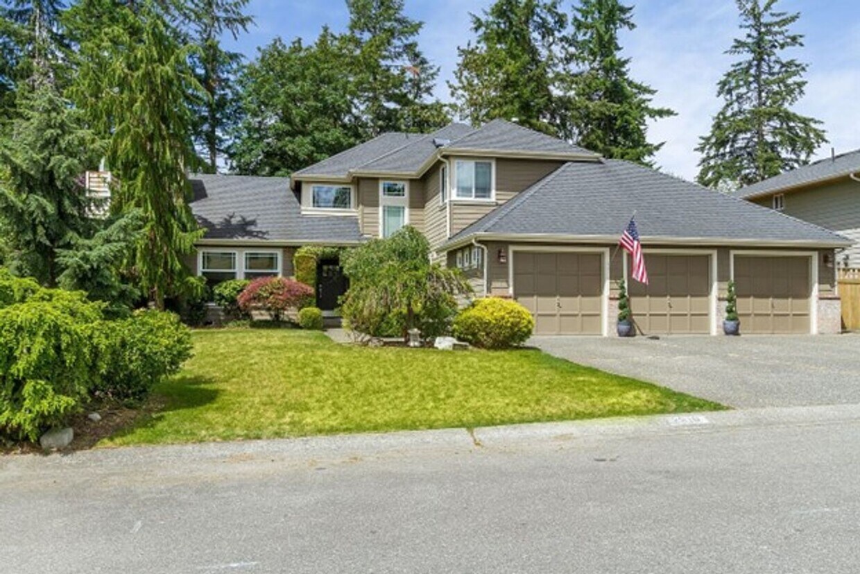 Primary Photo - Spacious 5-Bedroom Home with Fenced Yard a...