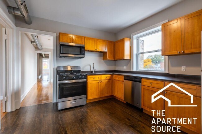 Building Photo - 3 bedroom in Chicago IL 60651