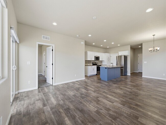 Foto del edificio - Updated 2-Bedroom, 2-Bathroom Home in Loveland