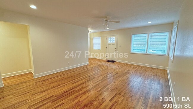 Building Photo - Remodeled 2 BD | 1 BA Duplex - First Edition Lake Oswego