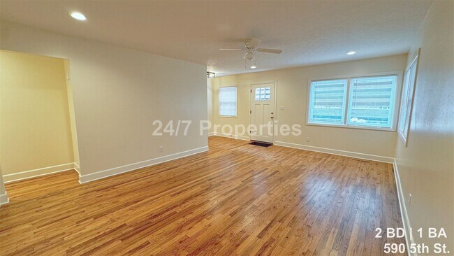 Foto del edificio - Remodeled 2 BD | 1 BA Duplex - First Edition Lake Oswego
