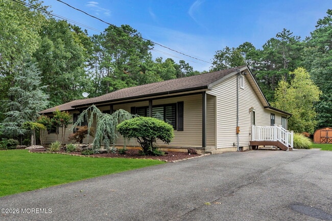 Building Photo - 819 Harmony Rd