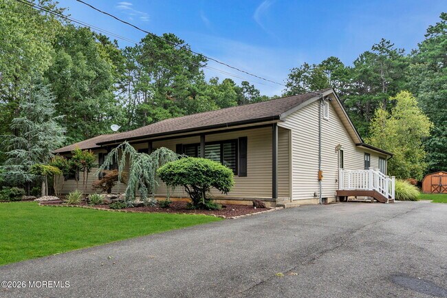 Foto del edificio - 819 Harmony Rd