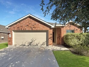 Building Photo - 401 Utica Way