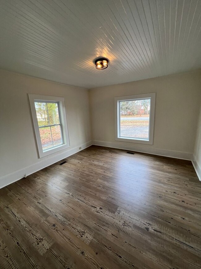 Foto del edificio - UPGRADED 2 Bedroom Home FOR RENT