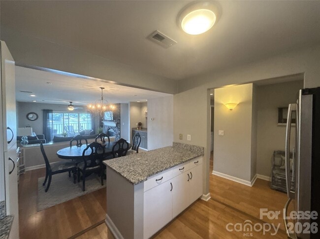 Foto del edificio - 9817 Emerald Point Dr