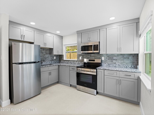 Foto del edificio - 101 Deland Ave