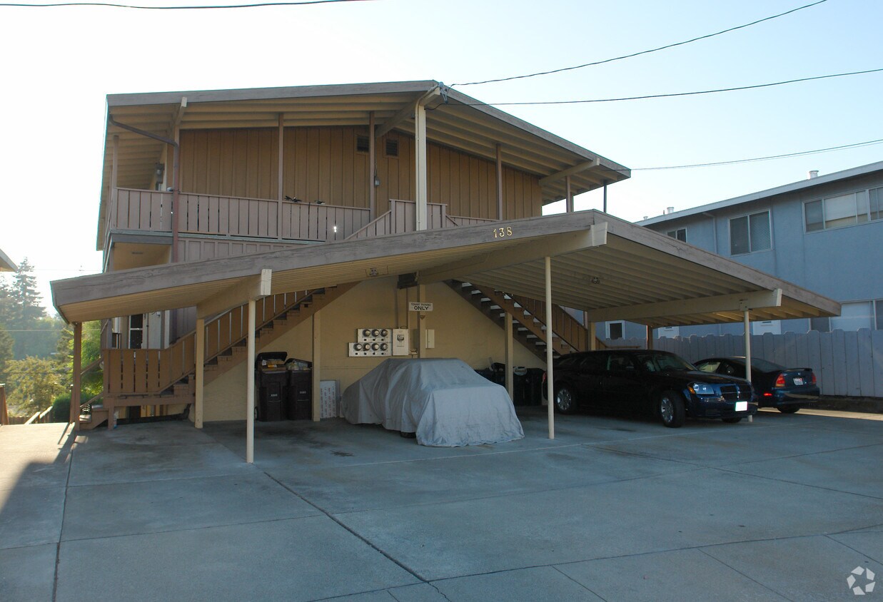 Building Photo - 138 Village Ct