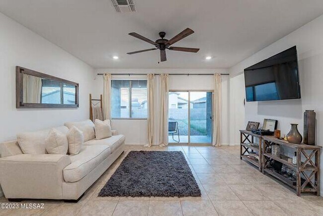 Building Photo - 7869 S Sugarbend Dr