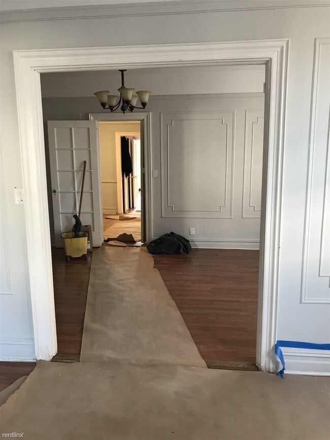 Building Photo - 3 br, 1 bath Townhome - 1556 East 34th Street