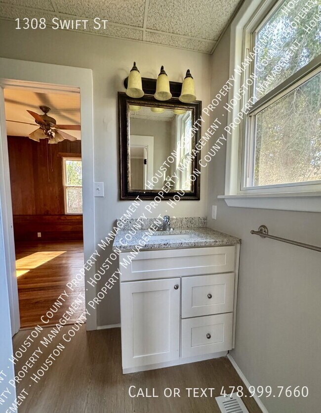 Foto del edificio - 1308 Swift St